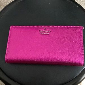 Kate Spade Wallet. Barely used. Beautiful color!